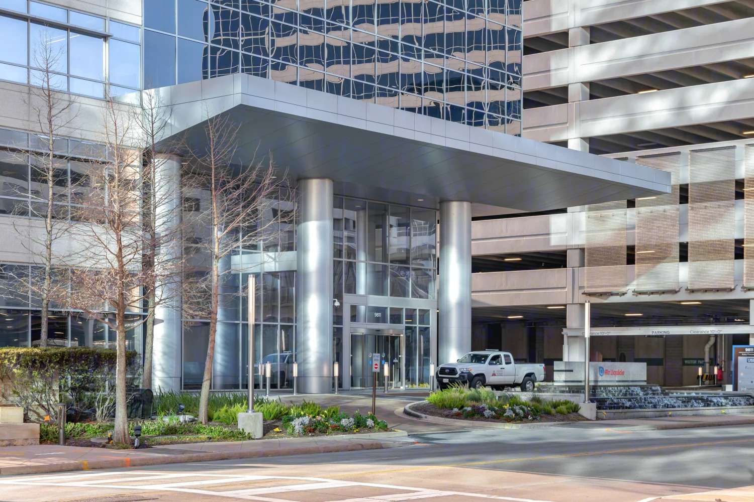 Metal entrance canopy and landscaping at the entrance to Air Liquide Center South